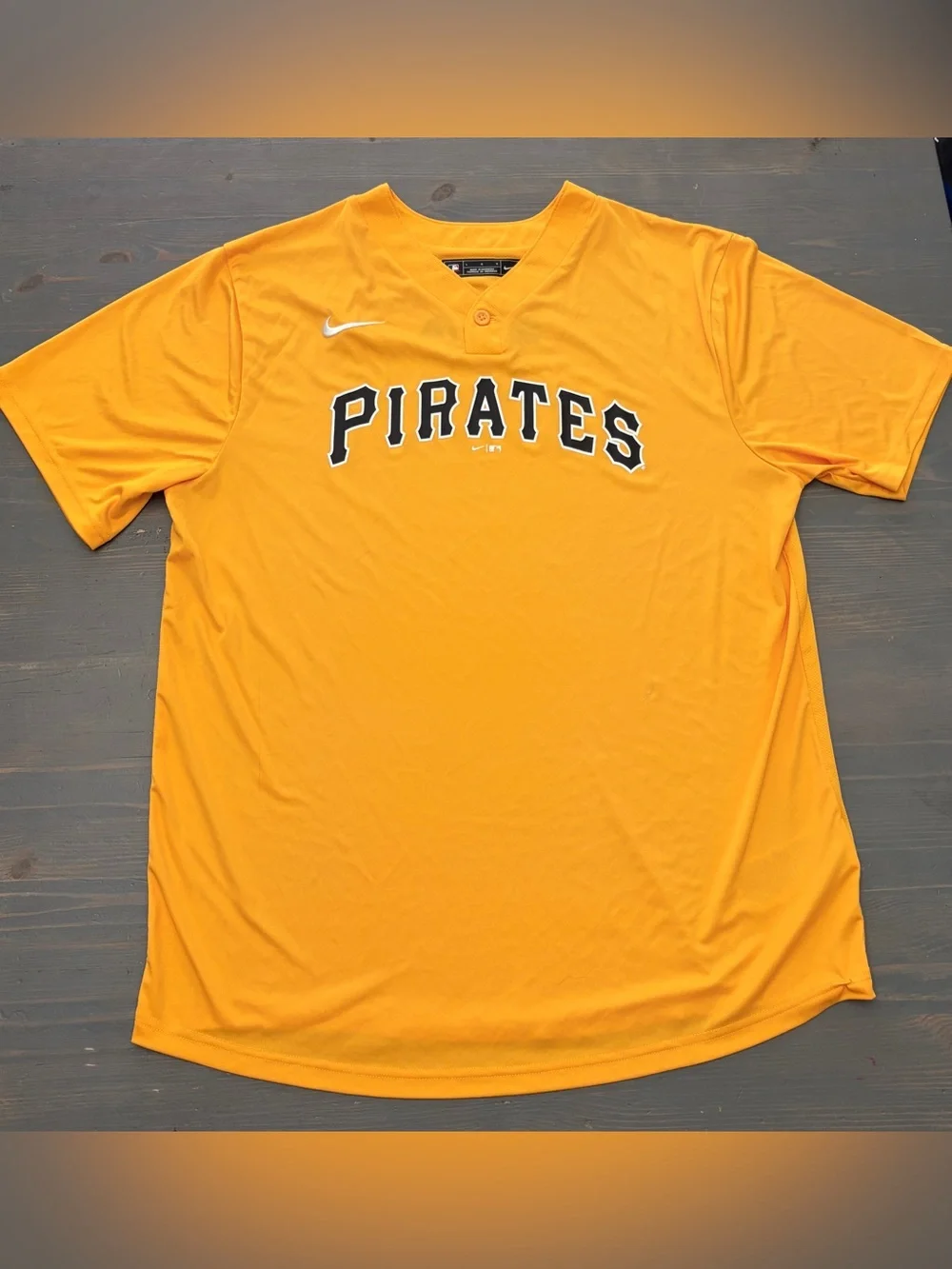 Nike Men’s Pirates Short Sleeve Jersey - men’s L - Gold